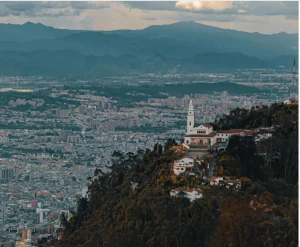 Bogotá -nombre constitucional de la ciudad desde el año 2000-